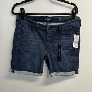 NWT Liverpool Corine Walking Short Dark Blue Wash - Size 12/31